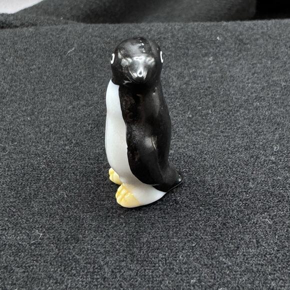 Vintage Bug House Ceramic Miniature Penguin Figurine - Picture 4 of 8